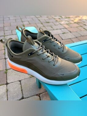 Women’s Nike Air Max Size 10 Medium Olive White Black Training Shoes AQ4312-200